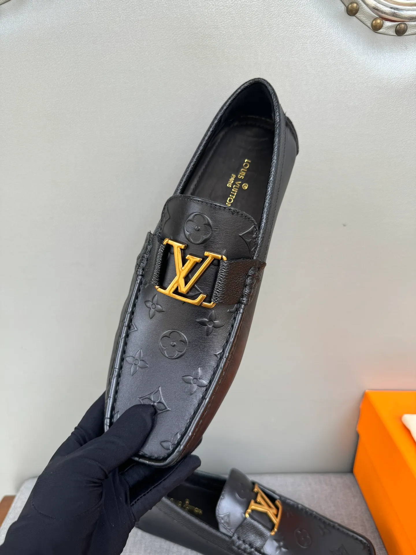Batch 740💰[strong][strong][strong] Original order quality. New models in counters are synchronized. New models in LV Louis Vuitton counters. Purely handmade men's driving shoes. Doudou shoes. Slip-on shoes. Lazy shoes. Exquisite hand-stitching. The workmanship details are comparable to those in the counters. Italian imported embossed cowhide. Water-dyed cowhide lining. Sweat-absorbent and anti-odor. Black. 39-44 in large quantities in stock (38, 45 custom-made)